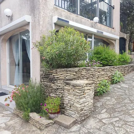Charmant Studio A Du Gard דירה *